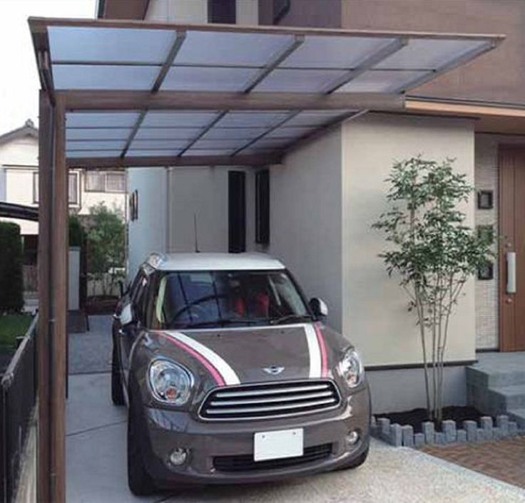 Model kanopi carport minimalis modern dengan atap polycarbonate transparan dan rangka baja ringan